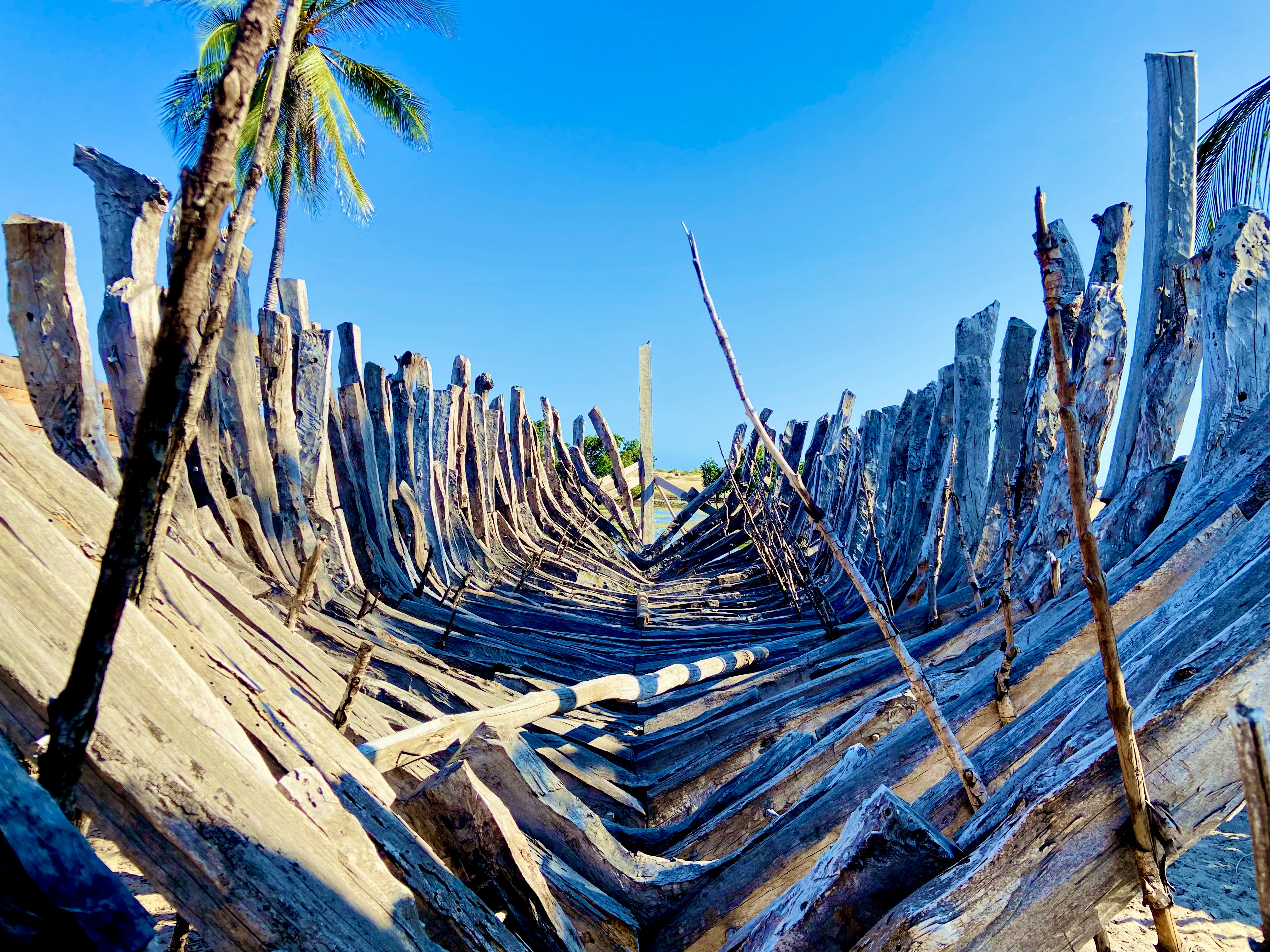Chantier naval traditionnel à Belo sur Mer - construction navale